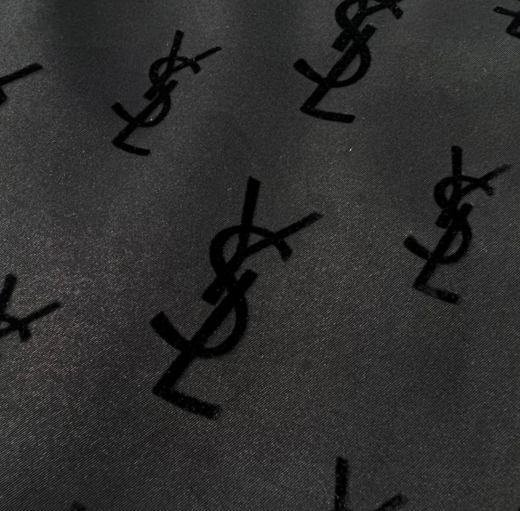 L'Élégance Noire Façon YSL